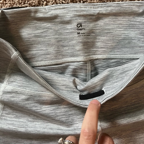 NWOT GapFit leggings- M petite - Picture 2 of 4
